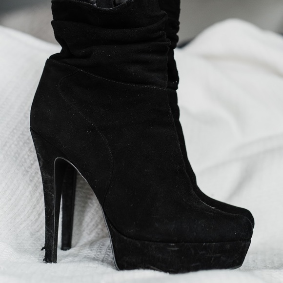 Aldo Stilleto Black Booties - Picture 2 of 2